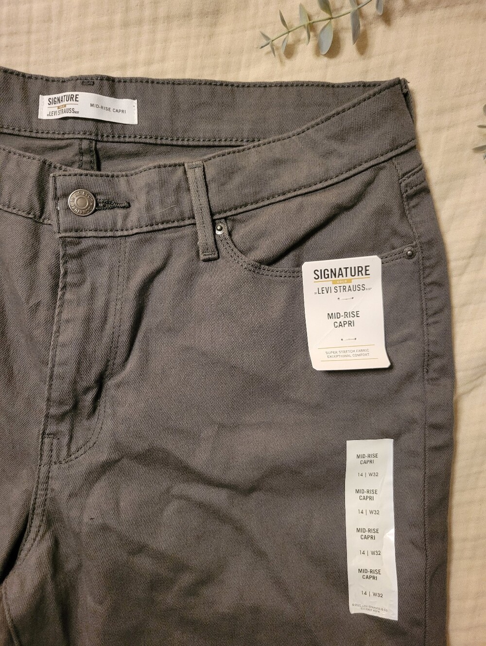 Signature by Levi Strauss Mid-Rise Capri Pants - Green/grey